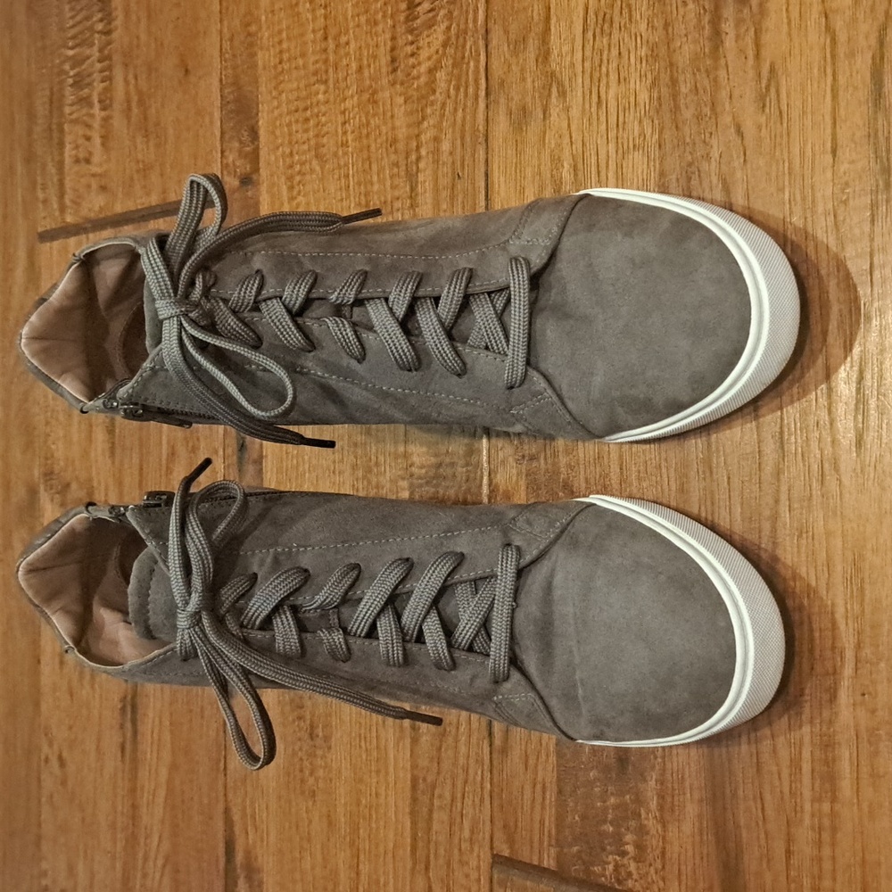 Linea Paolo Gray Suede Bootie, Size 11M - Picture 2 of 9